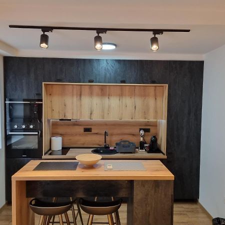 Lovely 1-Bedroom Rental Unit With Free Parking Skopje Exterior photo